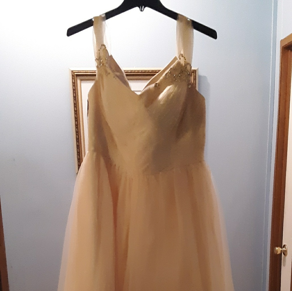 Plus size cap sleeve beaded beach wedding dress